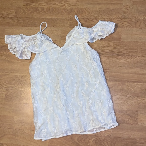 EUC, Ro&De - Ivory Lace Cold Shoulder Top, Size Small - Picture 10 of 10